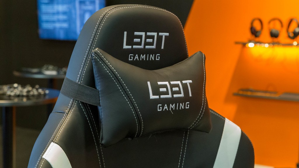 How to put the pillows on gaming chair?