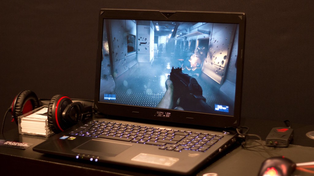 What are the minimum requirements for a gaming laptop?